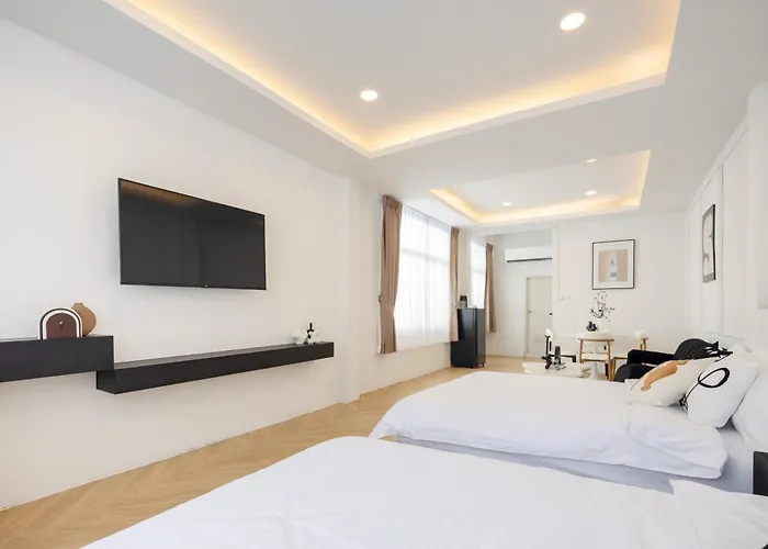 Lumi Pratunam Guest house *
